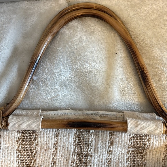 VINTAGE CROCHETED BAMBOO HANDLES HANDMADE SUMMER BAG CREAM COLORS LINED - Picture 3 of 13